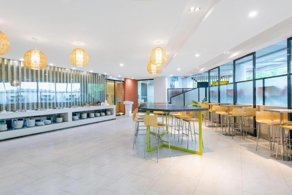 Holiday Inn Express Yangzhou City Center By Ihg Exteriör bild