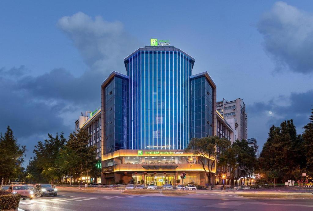 Holiday Inn Express Yangzhou City Center By Ihg Exteriör bild